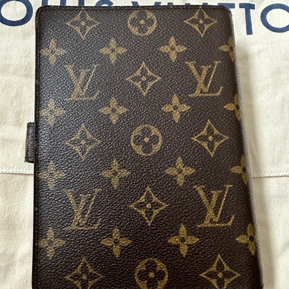 Authentic Louis Vuitton Agenda - Picture 3 of 6